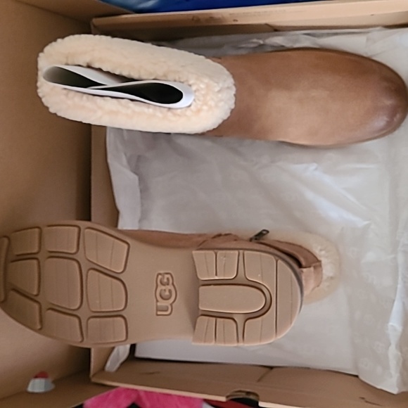 Ugg - Picture 2 of 3